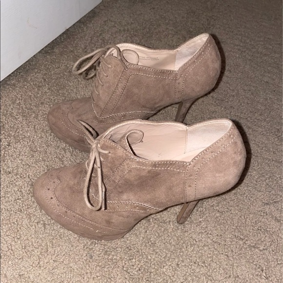 Heels - Picture 2 of 5